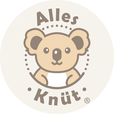 Therapieschaukel, Hängetuch, Babyschaukeln und Kletterdreieck mit Rutsche, das alles findest du im Alles-Knüt-Online-Shop für nachhaltiges Kinderspielzeug: 